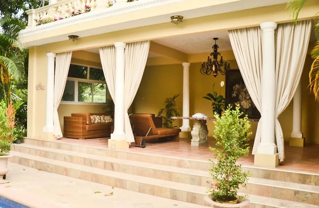 Eden Gardens Wellness Resort & Spa 金斯敦 4*,